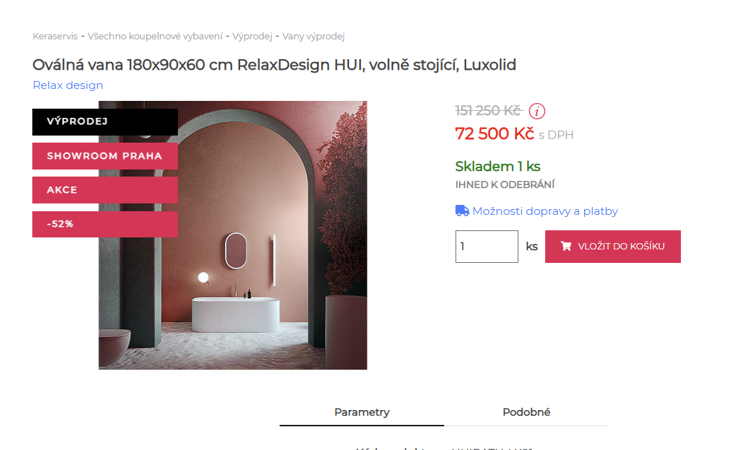 Pôvodná lifestyle fotografia vane zasadená do kúpeľňového interiéru